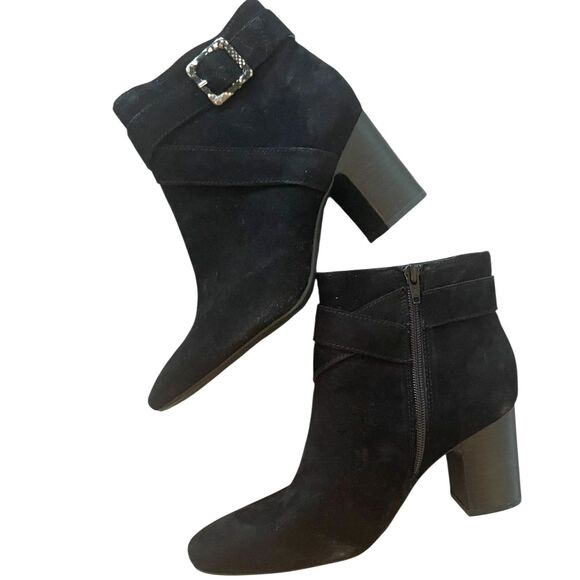 Aerosoles Womens Black Suede Booties 8.5 Buckle Heel Classic Chic Winter Work - Picture 1 of 13